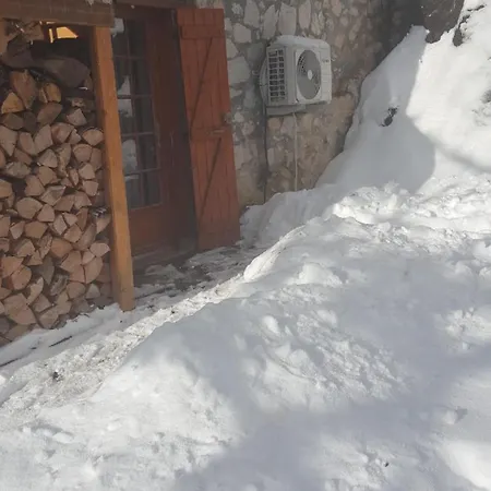 Typique Des Pyrenees Chalet