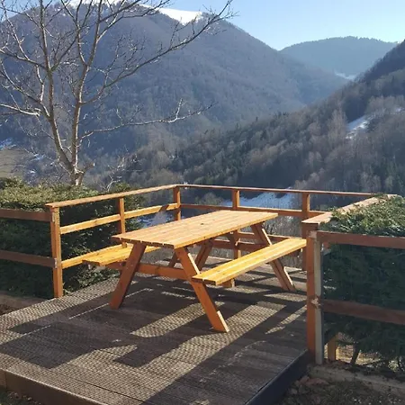 Typique Des Pyrenees Chalet